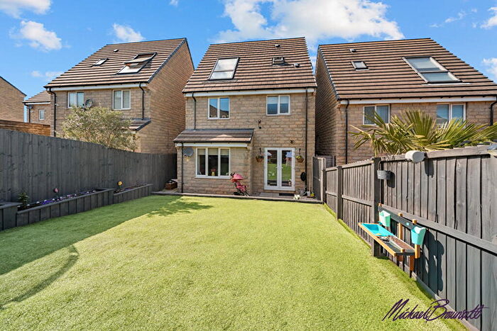 4 Bedroom Detached House For Sale In Whitehead Close, Laisterdyke, Bradford, BD4