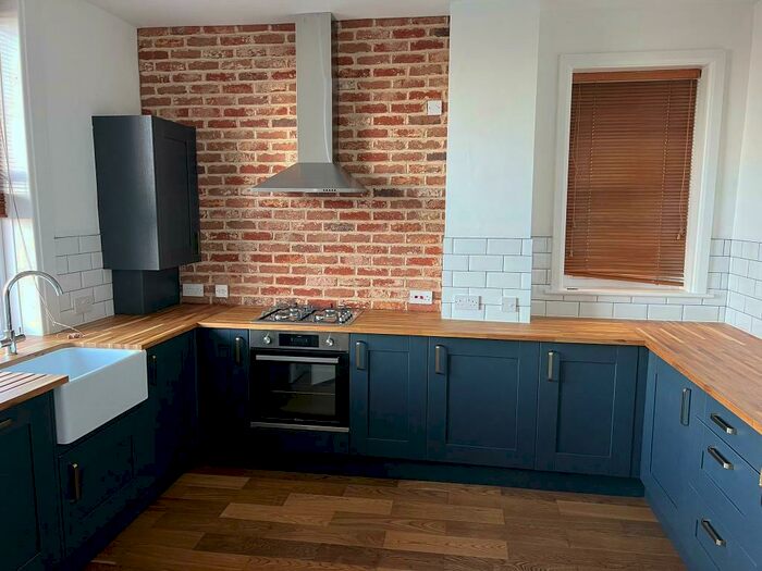 1 Bedroom Flat To Rent In New Road, Rochester, ME1