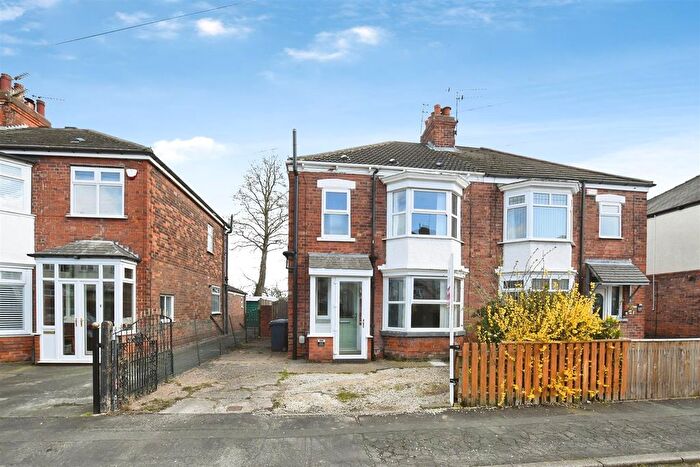 3 Bedroom Semi-Detached House For Sale In Etherington Road, Hull, HU6