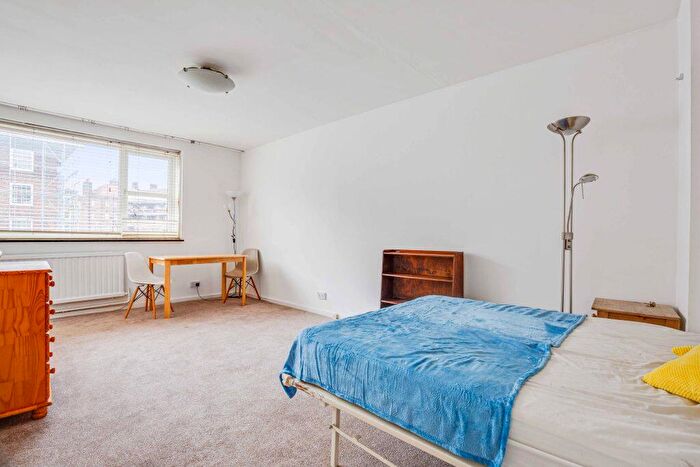 Flat To Rent In Harleyford Street, Oval, SE11