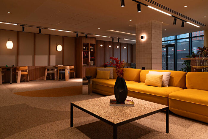 3 Bedroom Apartment To Rent In Kirkstall Road, Leeds, West Yorkshire, LS3