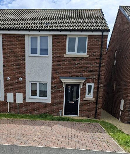 3 Bedroom Semi-Detached House To Rent In Oakcroft Close, Peterlee, SR8