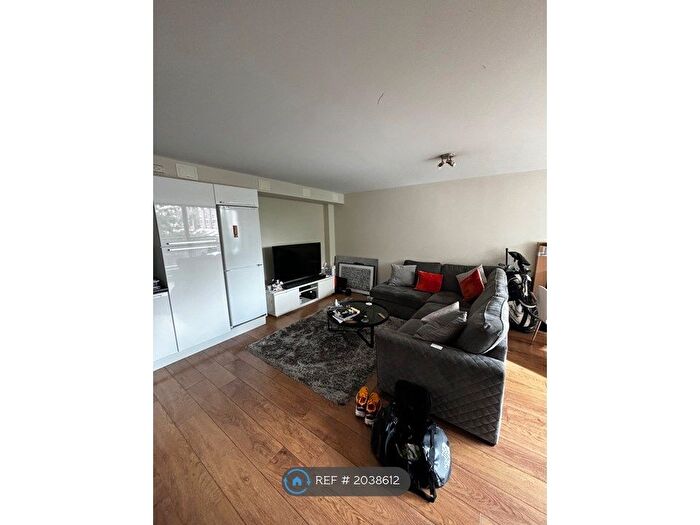 2 Bedroom Flat To Rent In Cherwell House, London, SW17