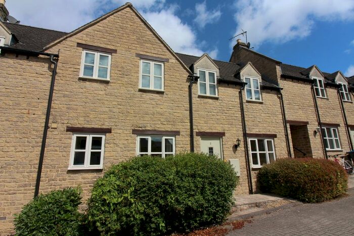 2 Bedroom Flat To Rent In Albion Street, Chipping Norton, OX7