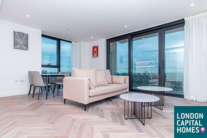 3 Bedroom Flat To Rent In Boxwood Gardens, London Dock, E1W