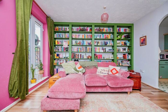 1 Bedroom Flat For Sale In Grove Road, Luton, Bedfordshire, LU1