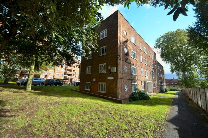 Studio To Rent In Matlock Court, Denmark Hill Estate, London, SE5
