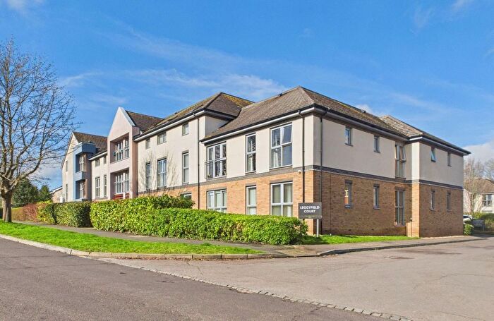 2 Bedroom Flat For Sale In Leggyfield Court, Redford Avenue, Horsham., RH12