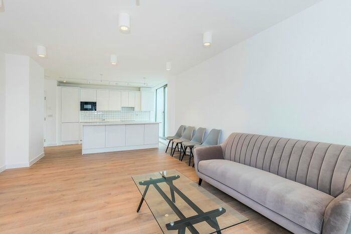 2 Bedroom Flat To Rent In Helmsley Place, London, E8