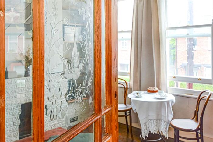 2 Bedroom Flat For Sale In Fleeming Road, Walthamstow, London, E17