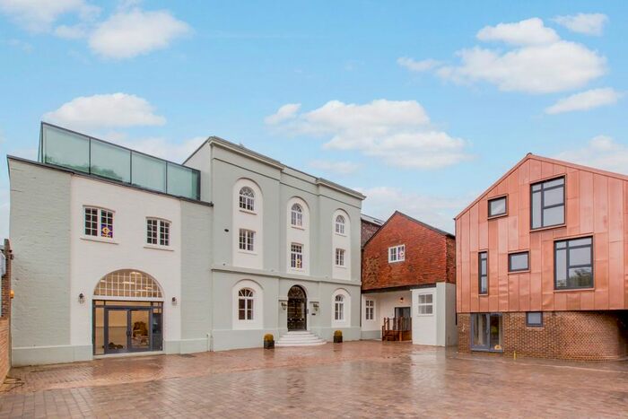 2 Bedroom Flat To Rent In Thomas Street, Lewes, BN7