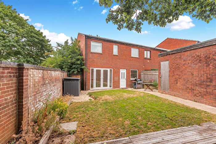 4 Bedroom End Of Terrace House For Sale In Ferriston, Banbury, OX16