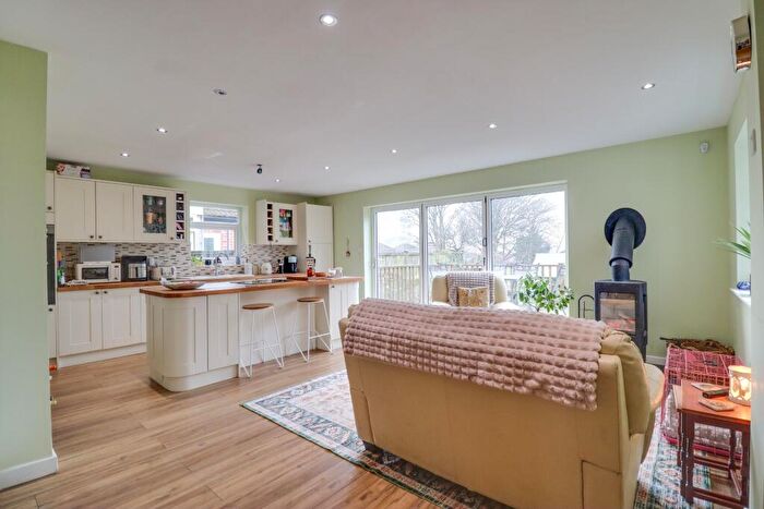4 Bedroom Detached House For Sale In Oak Road, Woolston, SO19