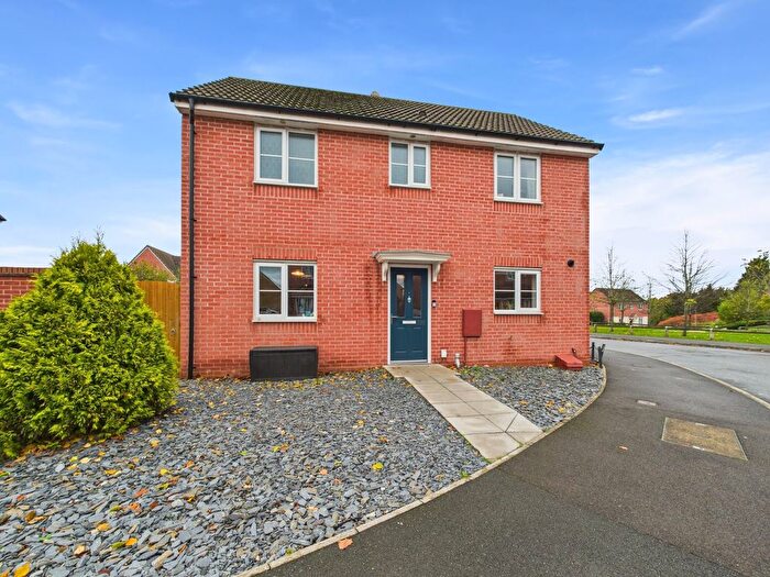 3 Bedroom Semi Detached House For Sale In Sentinel Close, Worcester, Worcestershire, WR2