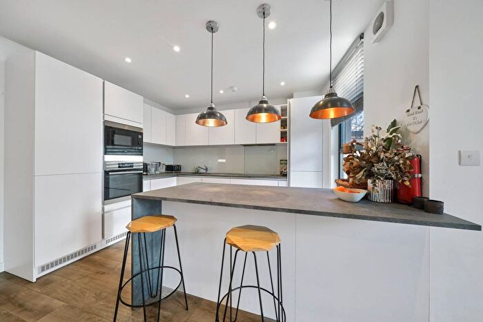 2 Bedroom Flat To Rent In Grange Road, Bermondsey, London, SE1