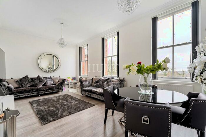 3 Bedroom Apartment To Rent In Repton Park, Woodford Green, IG8