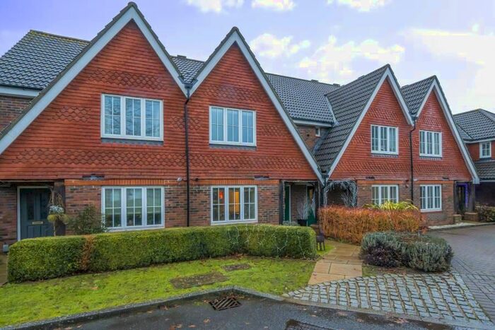 3 Bedroom Property To Rent In Hopkin Close, Guildford, GU2