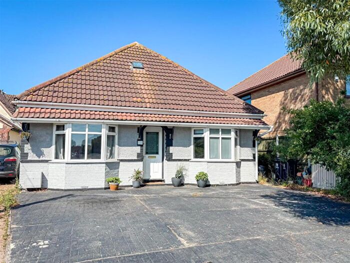 4 Bedroom Chalet For Sale In Jaywick Lane, Clacton On Sea, Essex, CO16