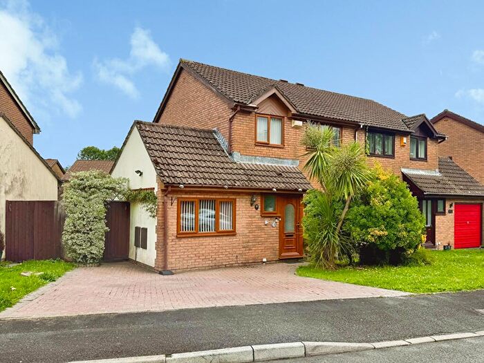 3 Bedroom Semi-Detached House For Sale In Cwrt Llwyn Fedwen, Swansea, SA6