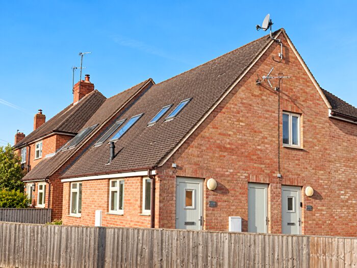 2 Bedroom Flat To Rent In Ambrose Rise, Oxford, OX33