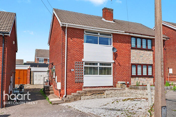 3 Bedroom Semi Detached House For Sale In Derwent Close, Swadlincote, DE11