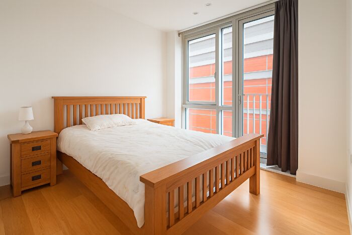 2 Bedroom Apartment To Rent In Fairmont Avenue, London, E14