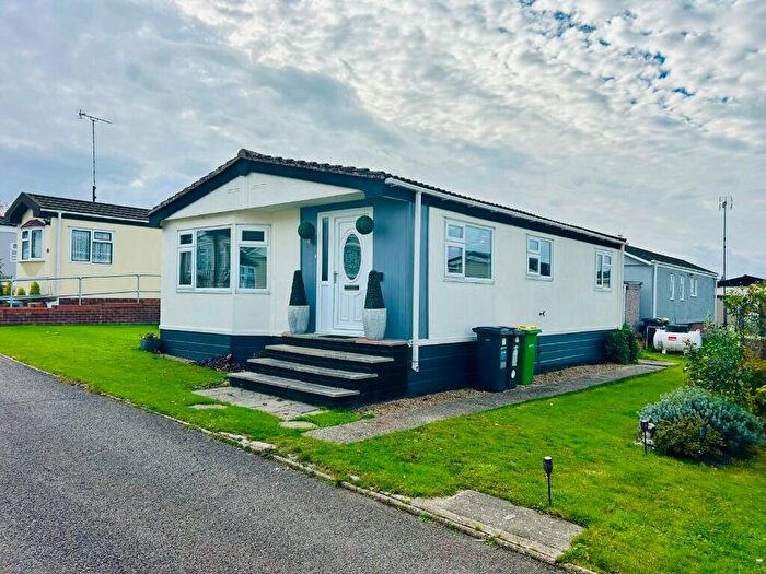 1 Bedroom Park Home For Sale In Tower Park, SS5