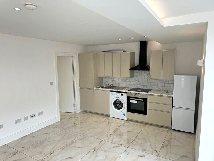 2 Bedroom Flat To Rent In Rayleigh Road, Leigh-On-Sea, SS9