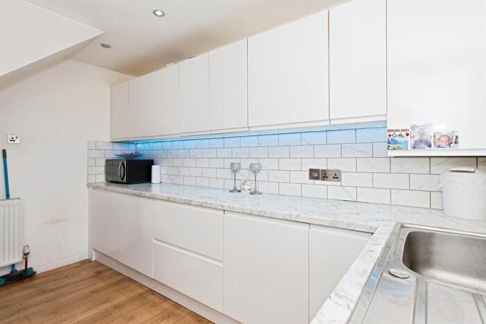3 Bedroom End Of Terrace House For Sale In Armitage Way, Cambridge, CB4