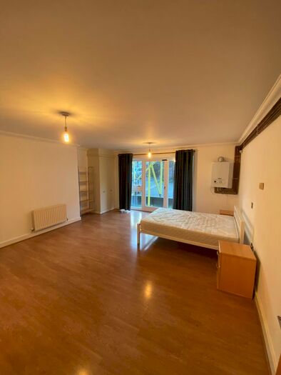 Studio To Rent In Cheshire Street, London, E2