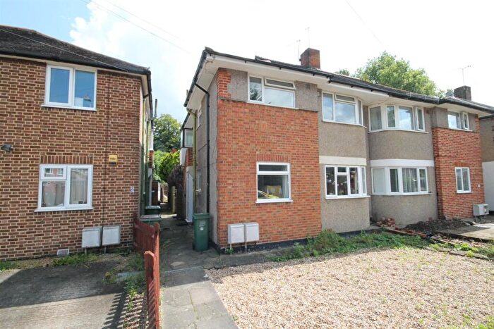 2 Bedroom Flat To Rent In Reynolds Close, Carshalton, SM5