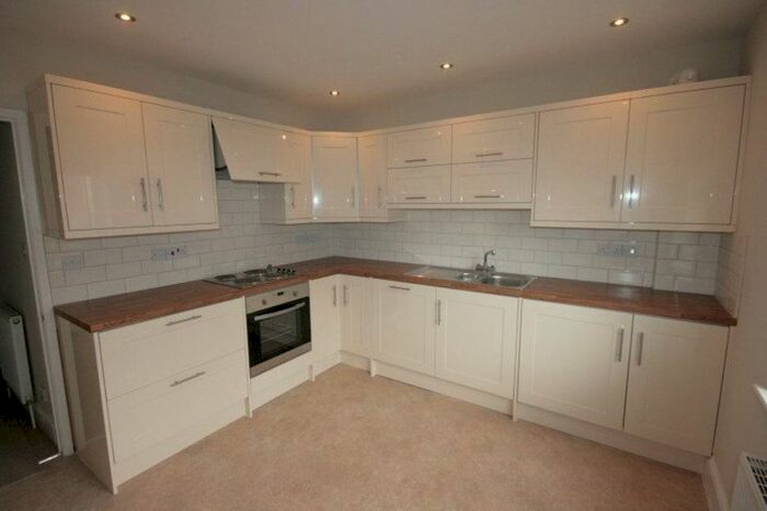 2 Bedroom Flat To Rent In Pitcroft Avenue, Reading, RG6