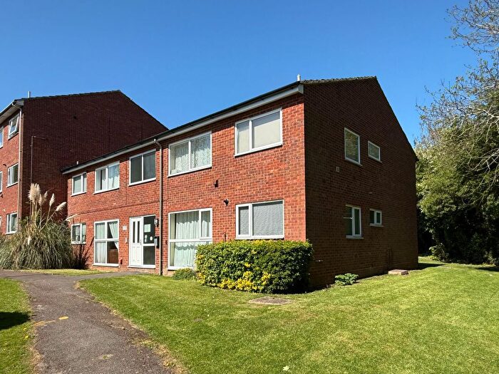 2 Bedroom Flat For Sale In Lodge Close, Greenhill Court Lodge Close, OX16