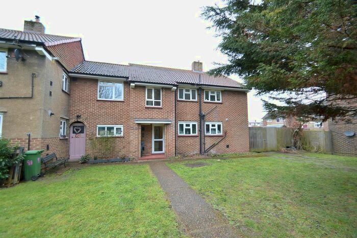 3 Bedroom Flat To Rent In Grove Lane, Coulsdon, CR5