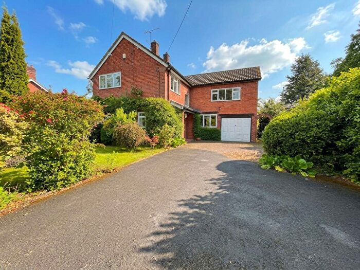 4 Bedroom Detached House For Sale In Chester Road, Holmes Chapel, CW4