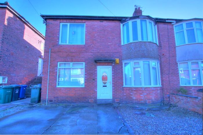 2 Bedroom Flat To Rent In Ovington Grove, Newcastle Upon Tyne, NE5