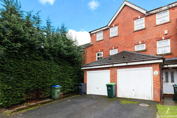 3 Bedroom Terraced House For Sale In Montague Road, Smethwick, Birmingham, B66