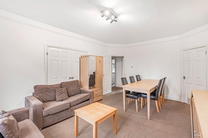 3 Bedroom Flat To Rent In Upper Woburn Place, London, WC1H