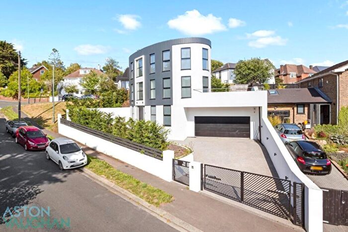 4 Bedroom Detached House For Sale In Woodland Drive, Hove, BN3