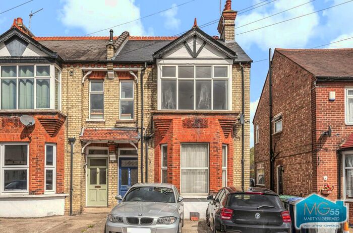 2 Bedroom Apartment To Rent In Brookhill Road, Barnet, Hertfordshire, EN4