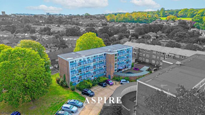 1 Bedroom Flat For Sale In The Knares, Basildon, SS16