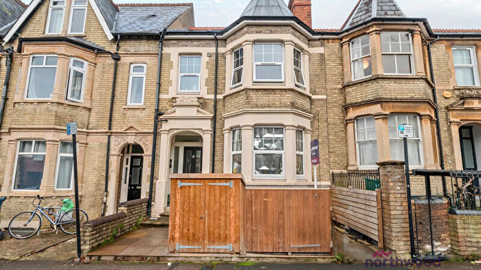 4 Bedroom Flat For Sale In Divinity Road, Cowley, Oxford, OX4