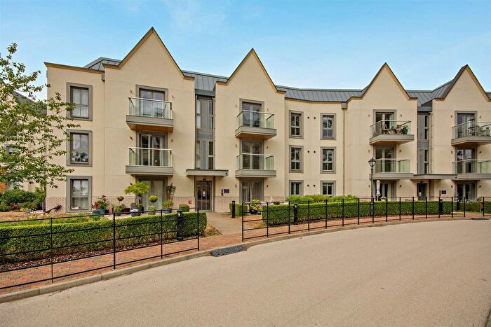 2 Bedroom Flat For Sale In Gloucester Crescent, Hedingham Drive, Englefield Green, TW20