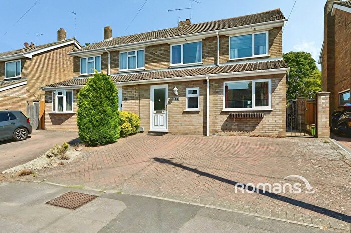 3 Bedroom Semi-Detached House For Sale In Foxley Close, Blackwater, Camberley, GU17