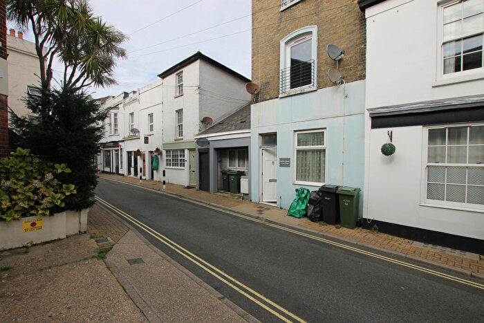 2 Bedroom Flat To Rent In Castle Street, Ryde, PO33