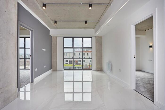 2 Bedroom Apartment To Rent In Apt . :: One Silk Street, M4