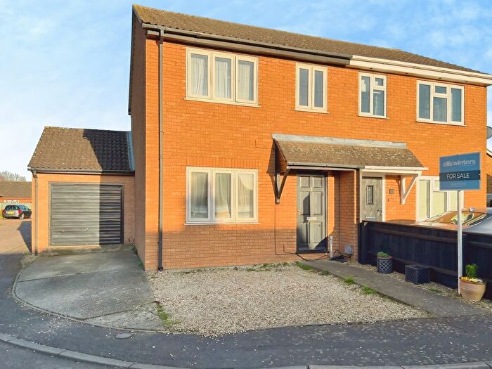 3 Bedroom Semi-Detached House For Sale In Anglers Close, March, PE15