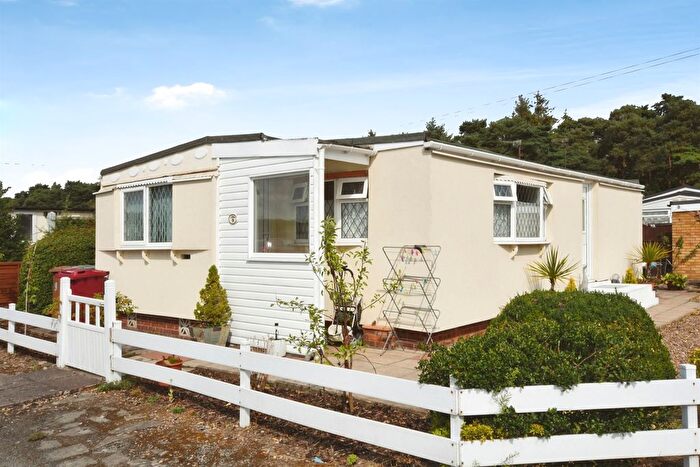 2 Bedroom Mobile/park Home For Sale In Parklands Mobile Homes, Scunthorpe, DN17