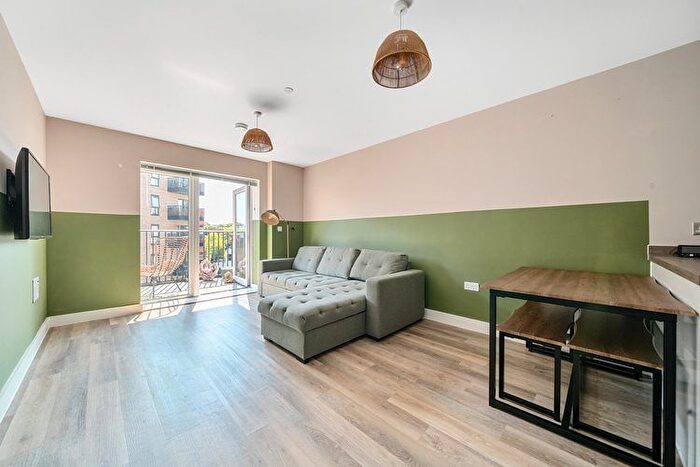 2 Bedroom Flat For Sale In Amber House, Bracknell, Berkshire, RG12