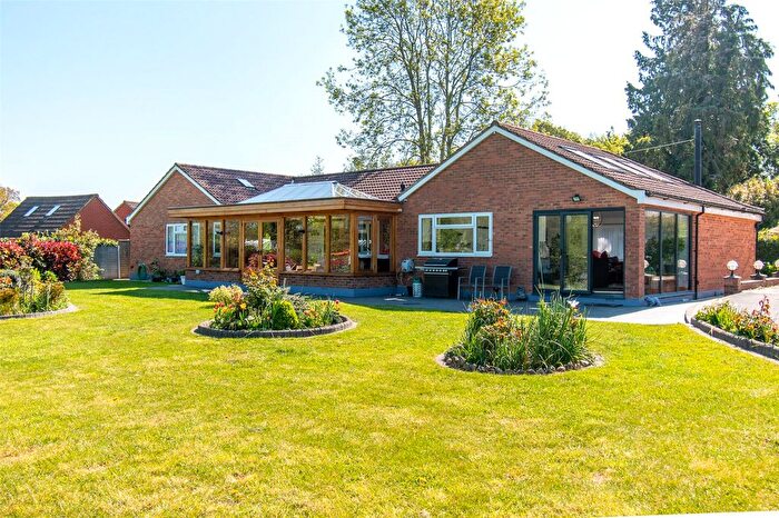 4 Bedroom Bungalow For Sale In East Lane, Watford, Hertfordshire, WD25